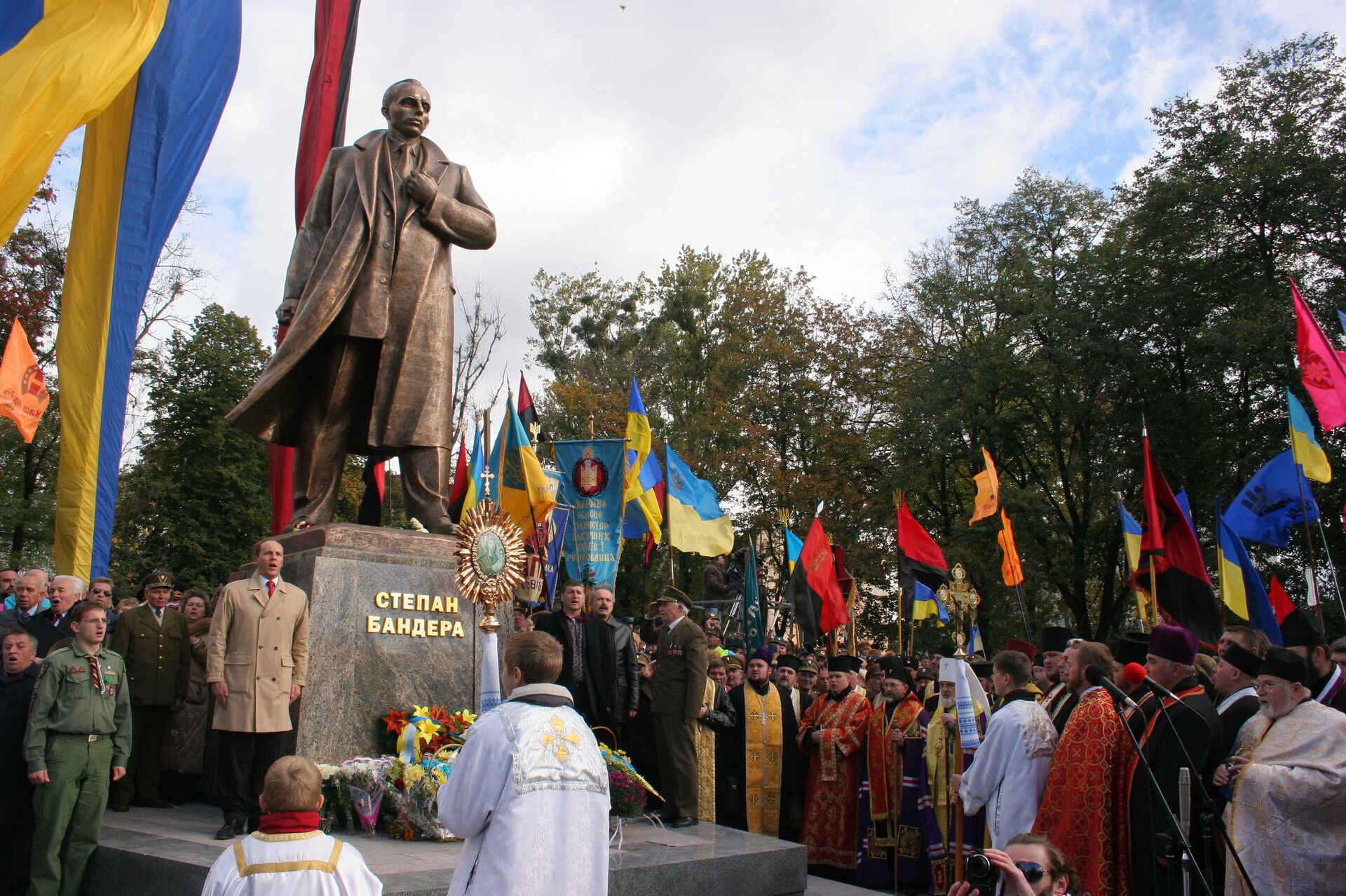 Открытие памятника Бандере во Львове - ИноСМИ, 1920, 16.07.2021