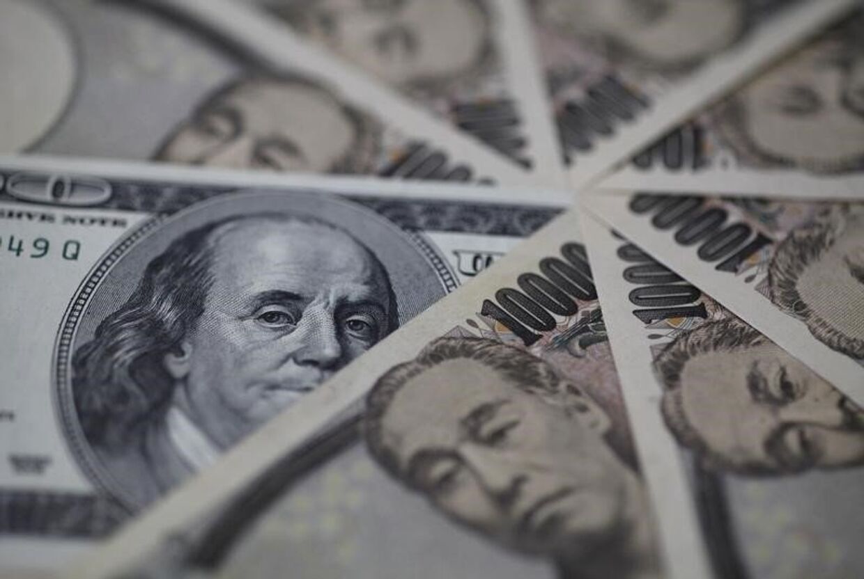 Американские доллары и китайские юани