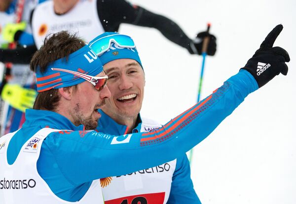 Сергей Устюгов и Никита Крюков, завоевавшие золотую медаль в мужском командном спринте во время чемпионата мира в финском Лахти Сергей Устюгов и Никита Крюков, завоевавшие золотую медаль в мужском командном спринте во время чемпионата мира в финском Лахти