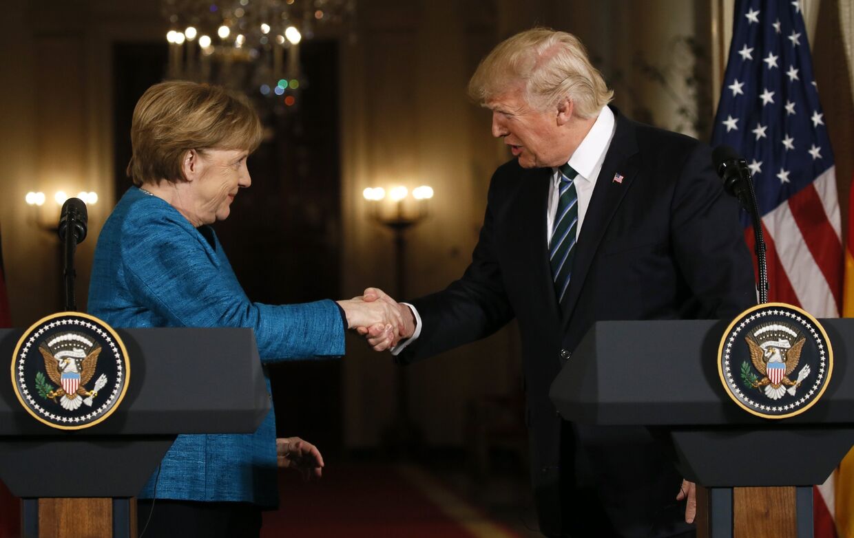 Президент США Дональд Трамп и канцлер Германии Ангела Меркель во время пресс-концеренции