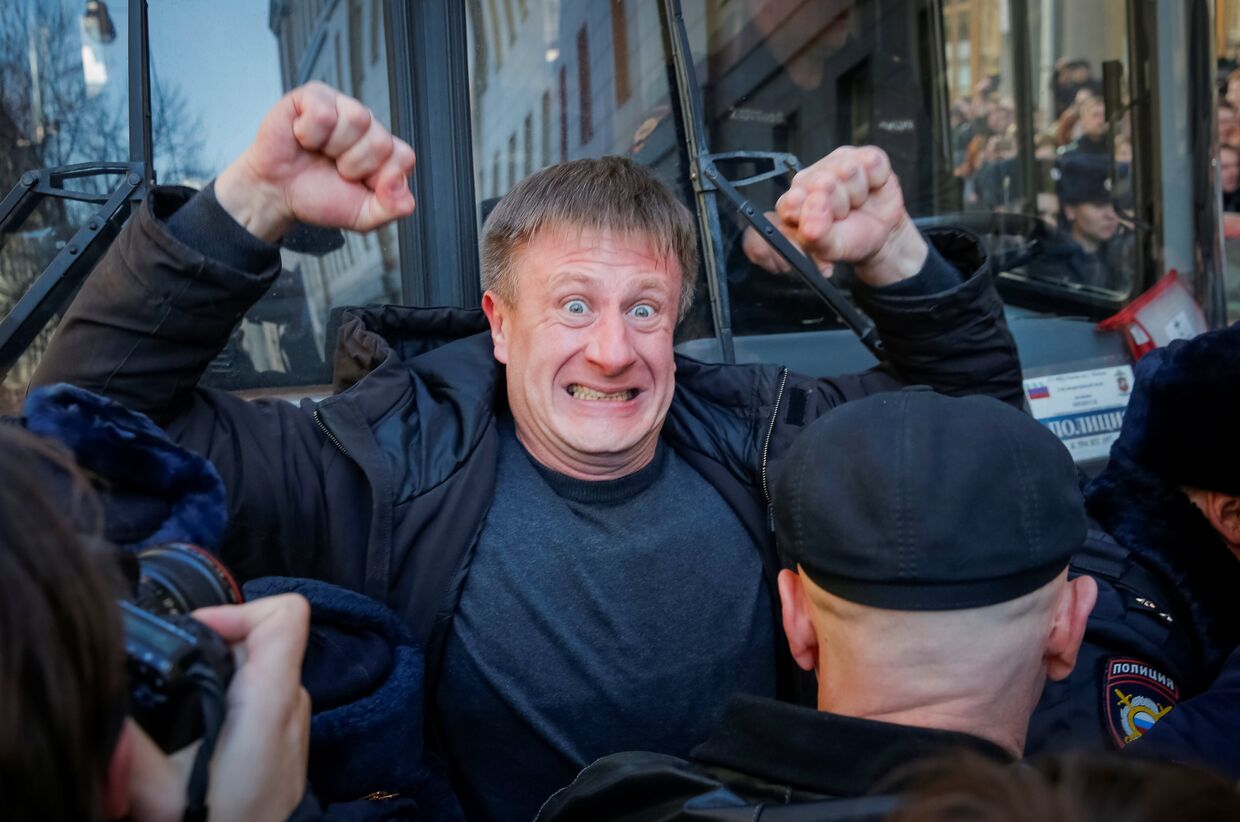 Участник антикоррупционного митинга в Москве