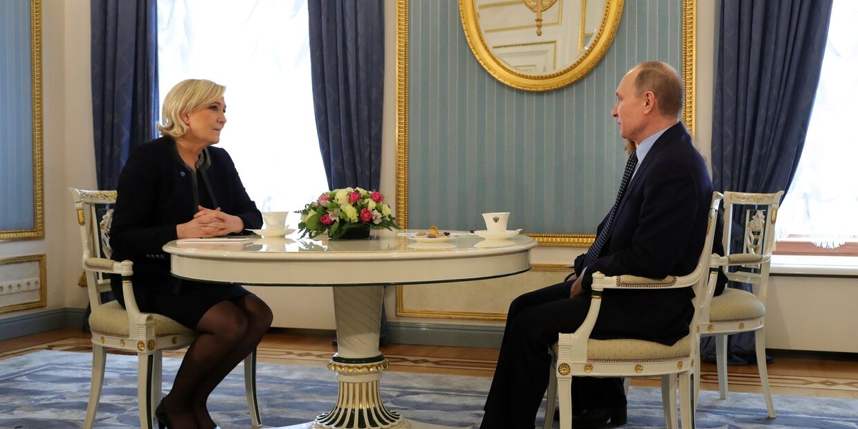 Президент РФ Владимир Путин и кандидат в президенты Франции Марин Ле Пен