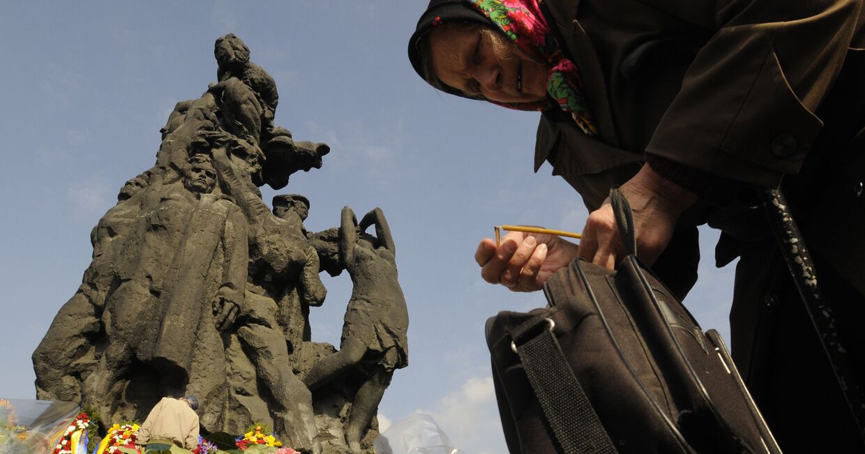 Мемориал, посвященный трагедии в Бабьем Яру в Киеве