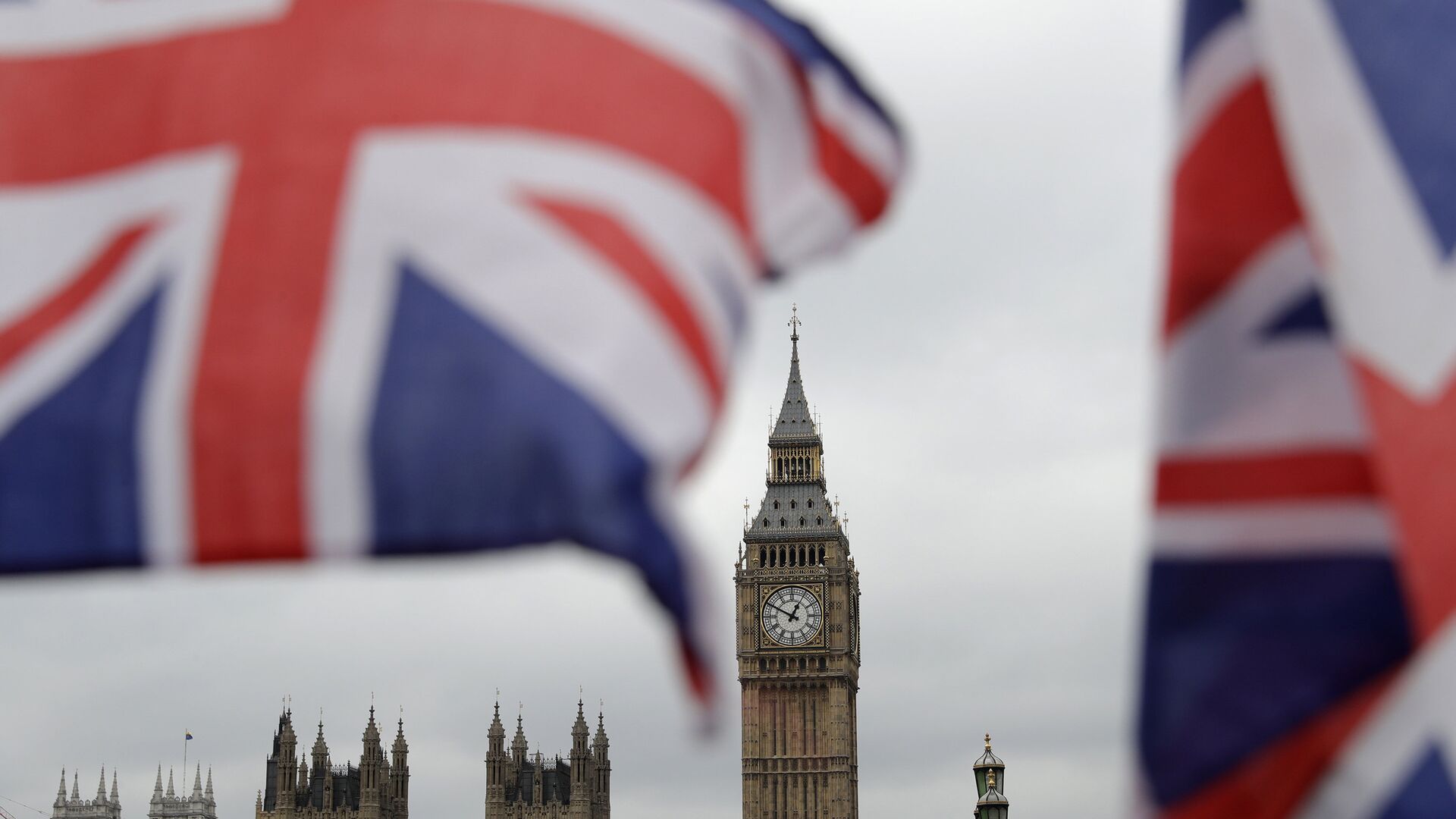Биг-Бен на фоне британских флагов в Лондоне - ИноСМИ, 1920, 16.04.2019