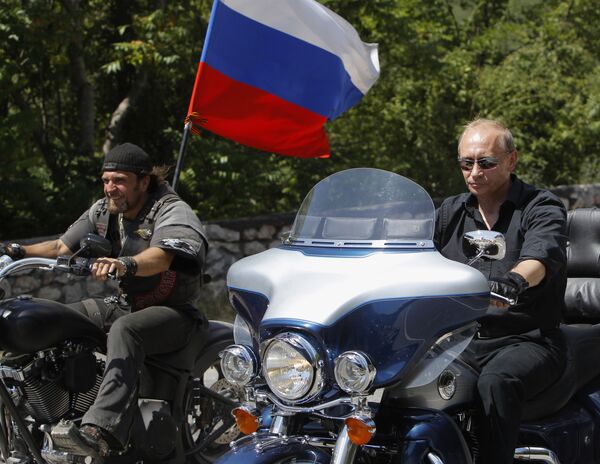 Премьер-министр России Владимир Путин прибыл на встречу с байкерами