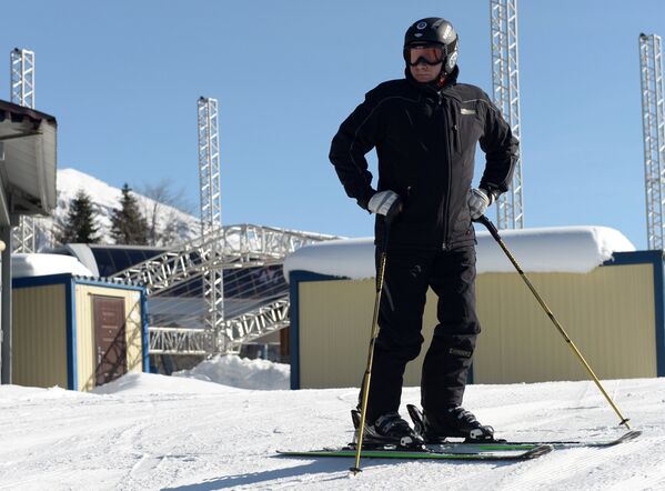 Президент России Владимир Путин во время катания на лыжах
