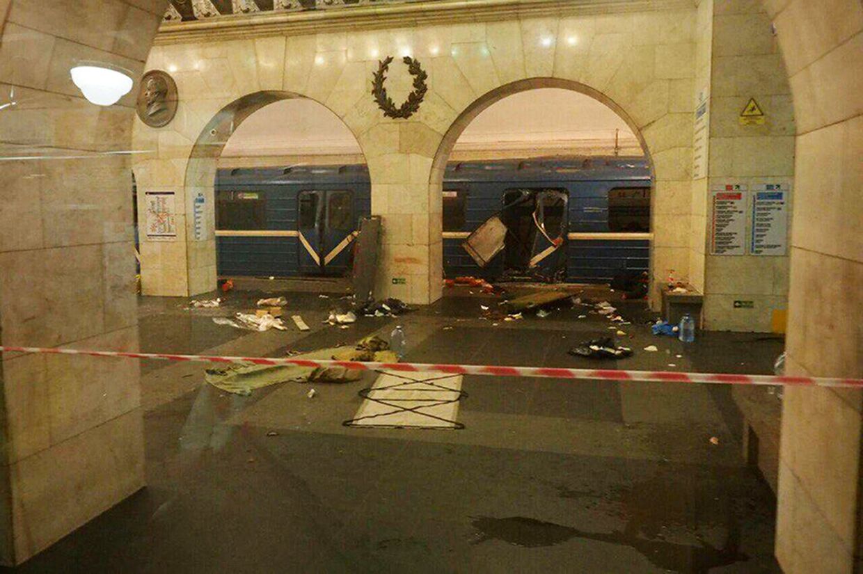 Последствия взрыва в петербургском метро. 3 апреля 2017
