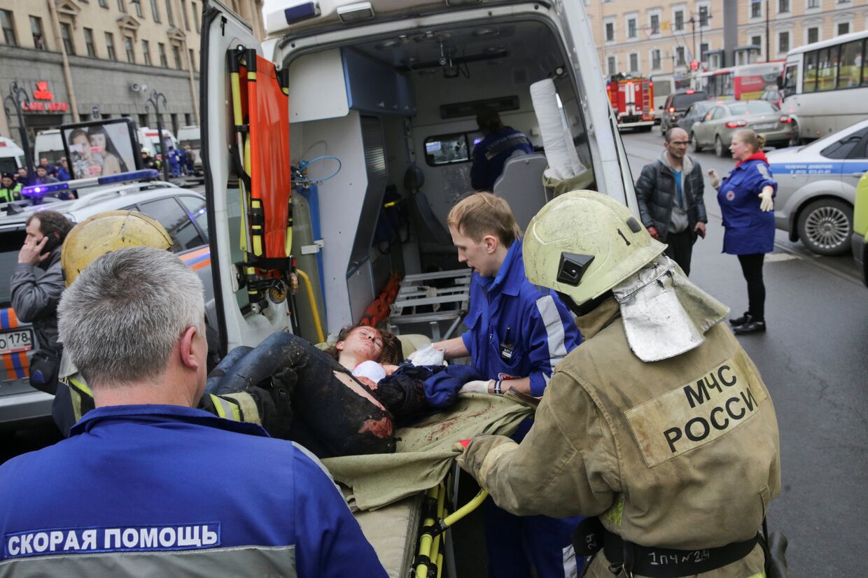 Пострадавшая в результате взрыва в метро Санкт-Петербурга