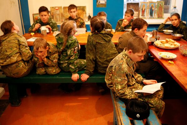 Учащиеся кадетской школы в Ставрополье