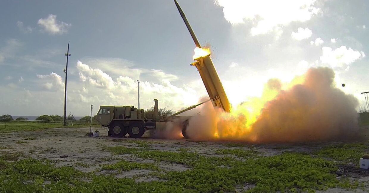 Запуск ракеты американского противоракетного комплекса системы THAAD
