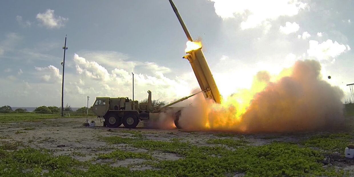 Запуск ракеты американского противоракетного комплекса системы THAAD