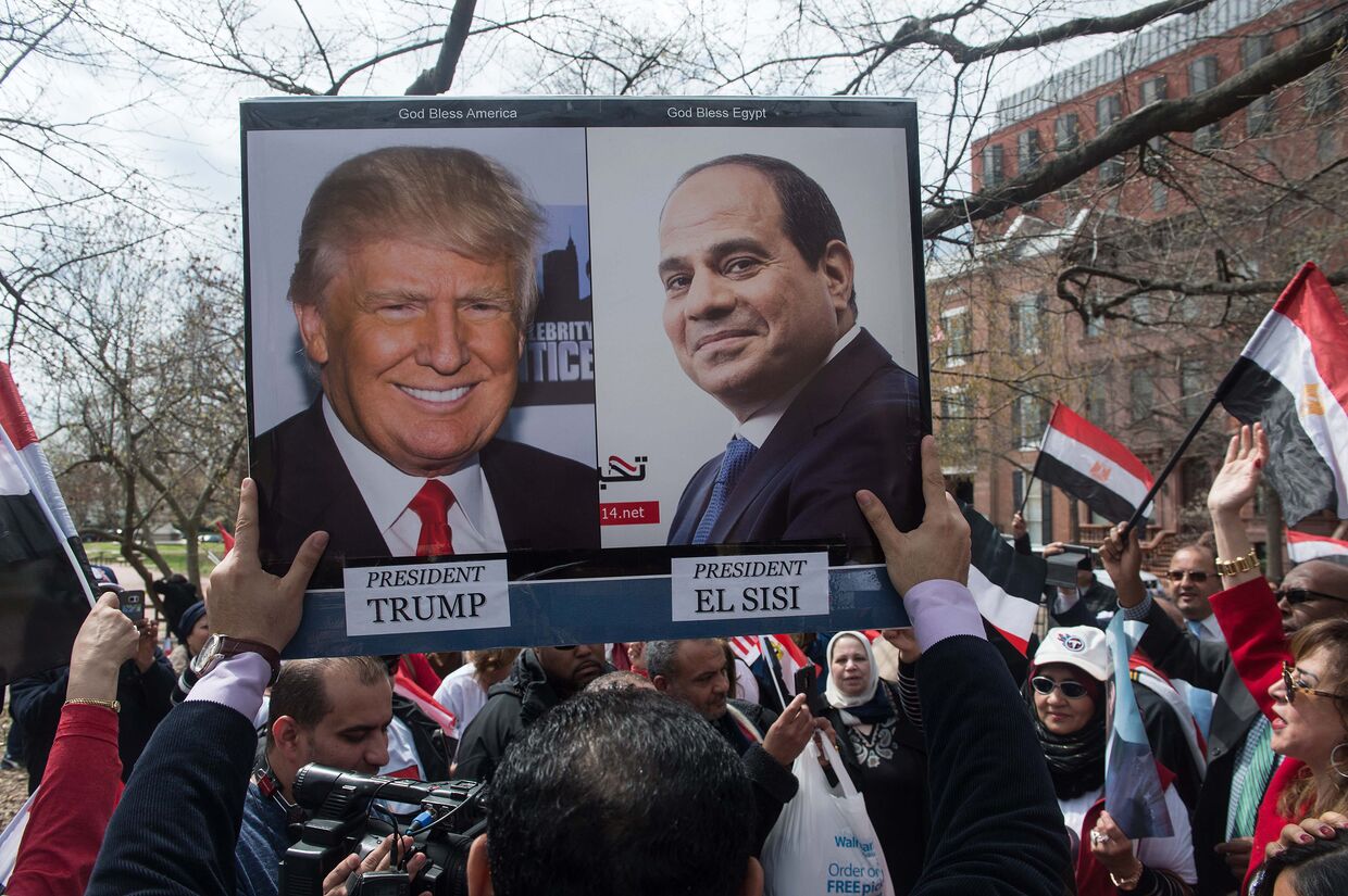 Сторонники президента Египта Абдель Фаттах Аль-Сиси у Белого дома в Вашингтоне