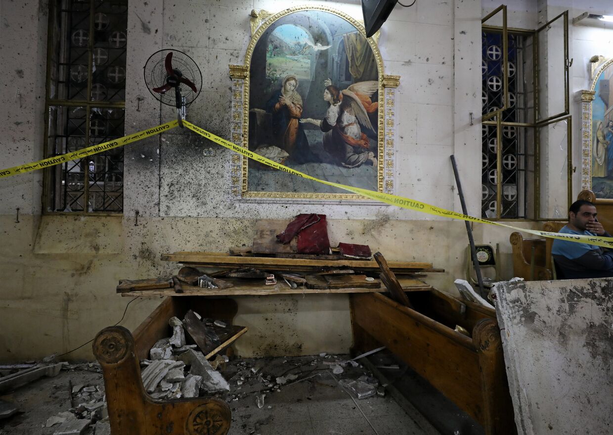 Место взрыва в коптской церкви в городе Танта