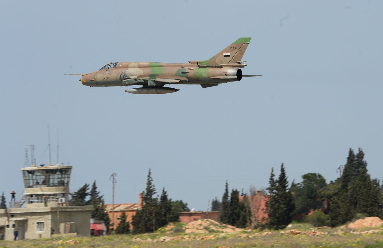 Самолет сирийских военно-воздушных сил на аэродроме «Шайрат»