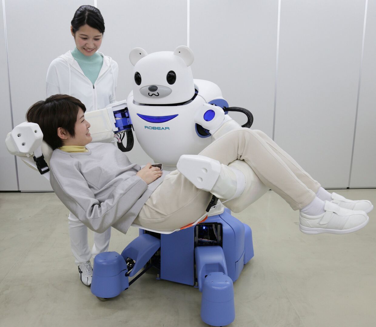 Японский робот Robear может ухаживать за больными