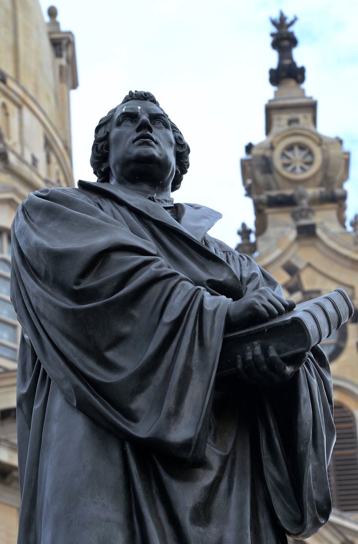 Памятник Мартину Лютеру в Дрездене