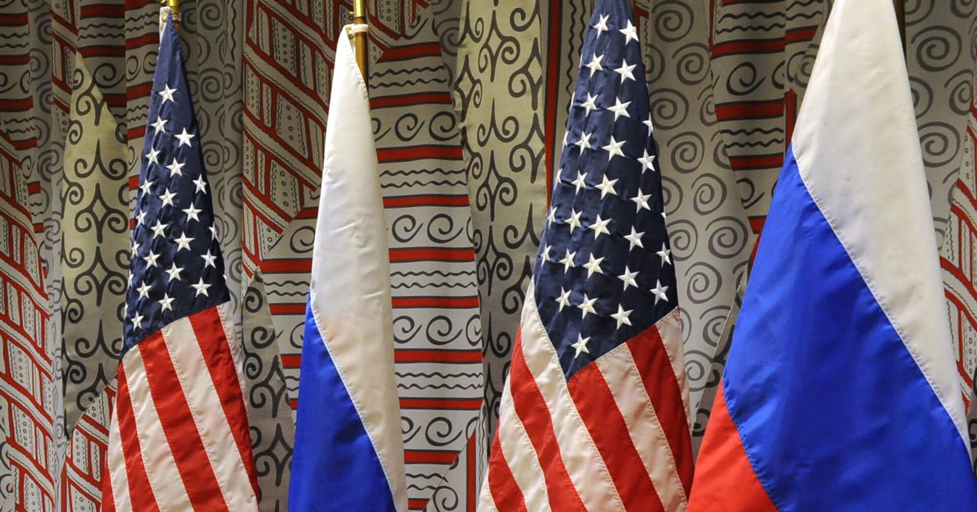 Флаги России и США - ИноСМИ, 1920, 26.04.2021
