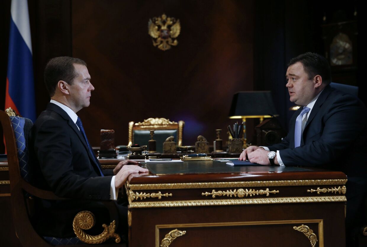 Дмитрий Медведев и генеральный директор Российского экспортного центра Петр Фрадков во время встречи в резиденции Горки. 1 ноября 2016