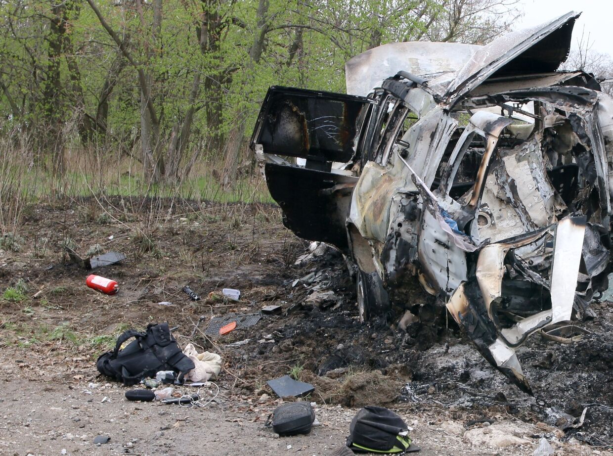 Место подрыва автомобиля сотрудников патруля Специальной мониторинговой миссии ОБСЕ на Украине в районе населенного пункта Пришиб в Луганской области
