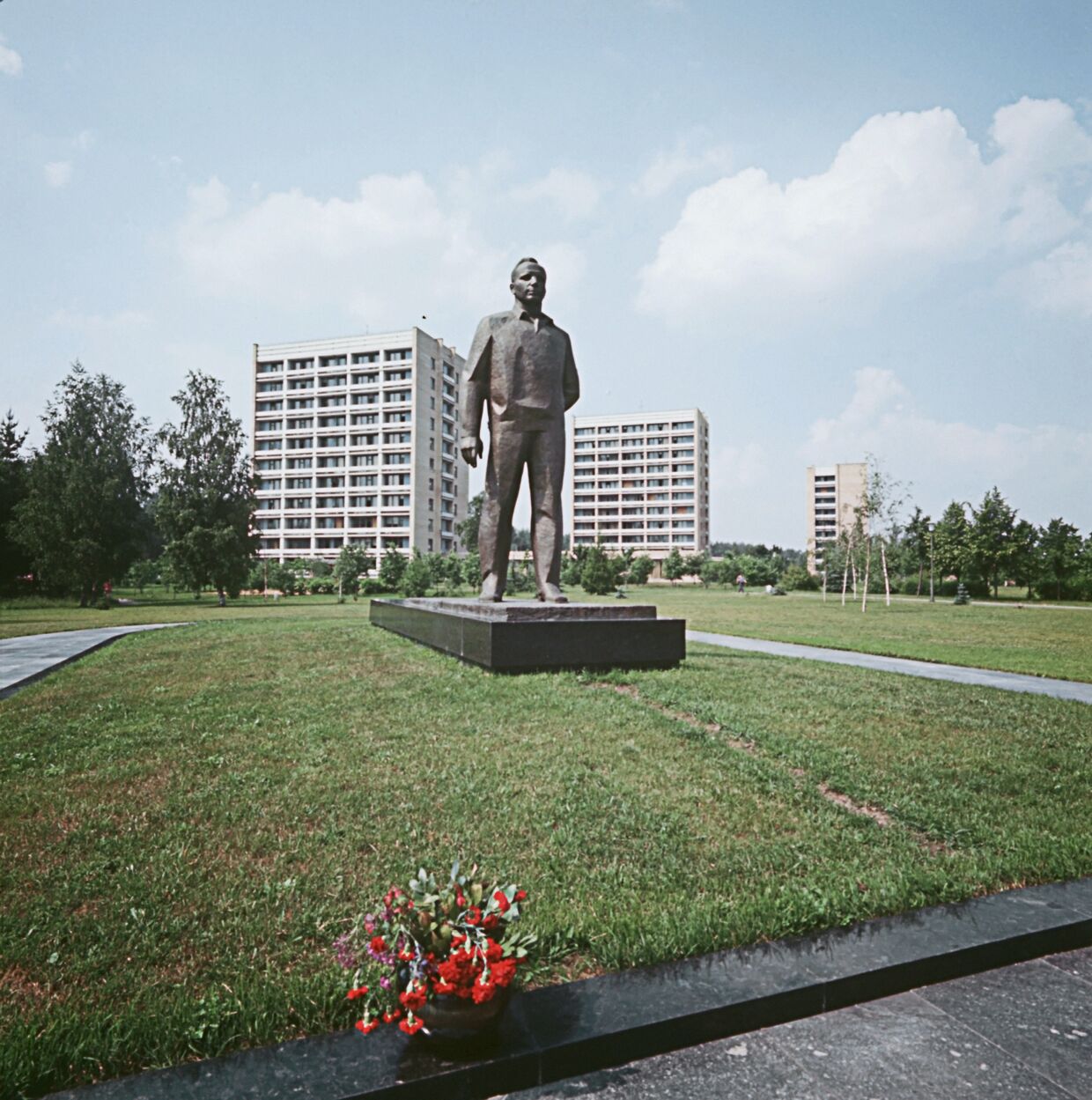 Памятник Ю.Гагарину в Звездном городке