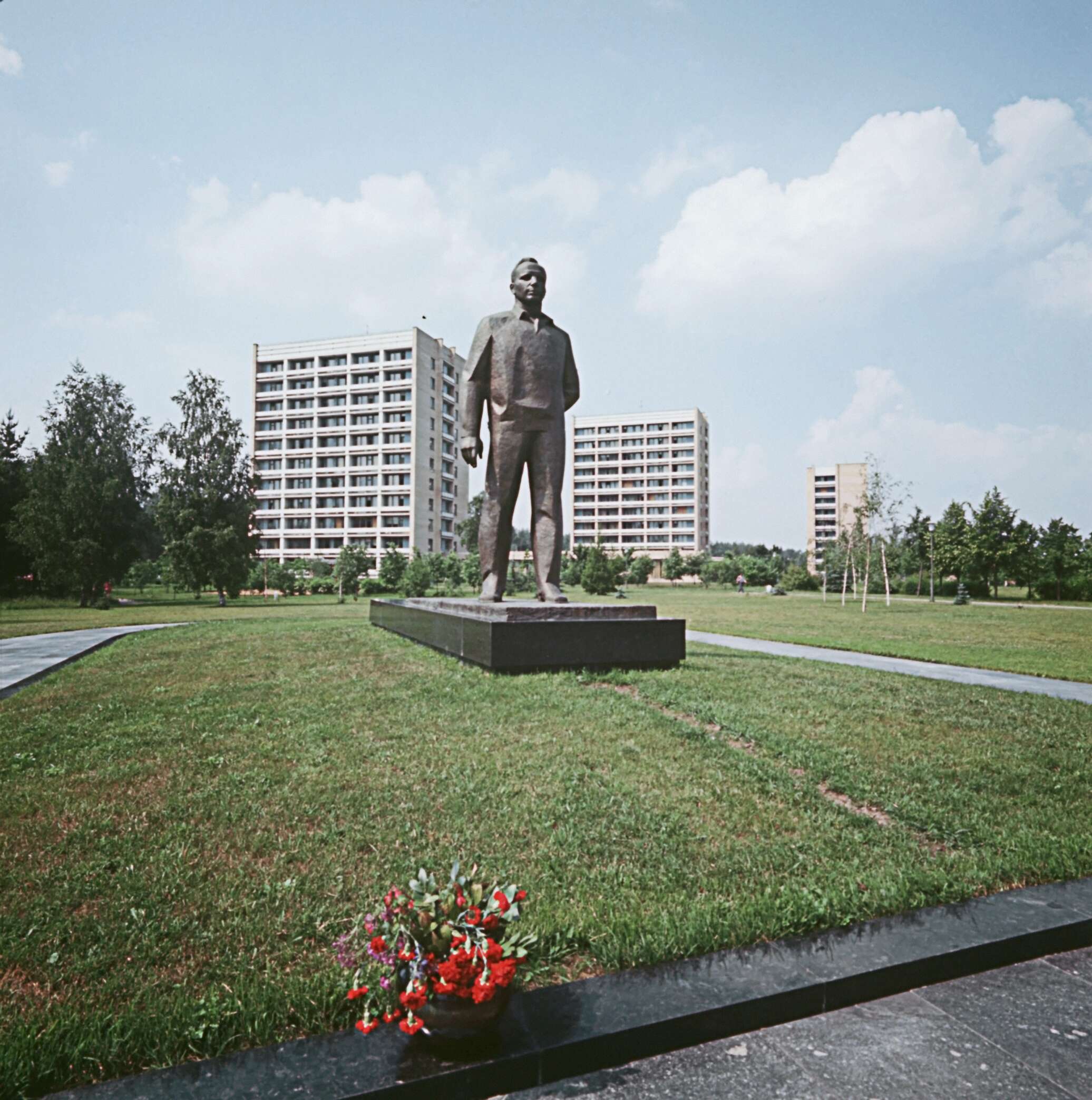 Памятник Гагарину в Звездном Городке