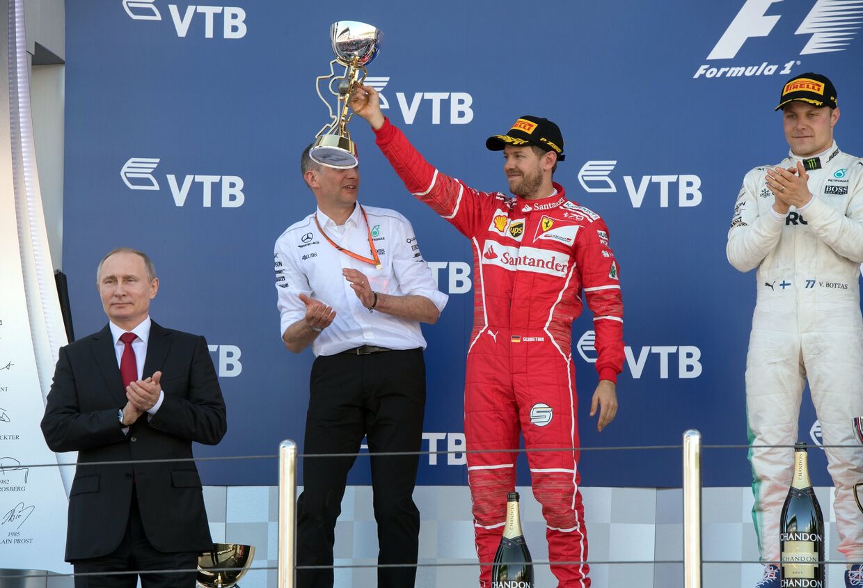 Президент РФ В. Путин посетил гонки российского этапа чемпионата мира Формулы-1 в Сочи