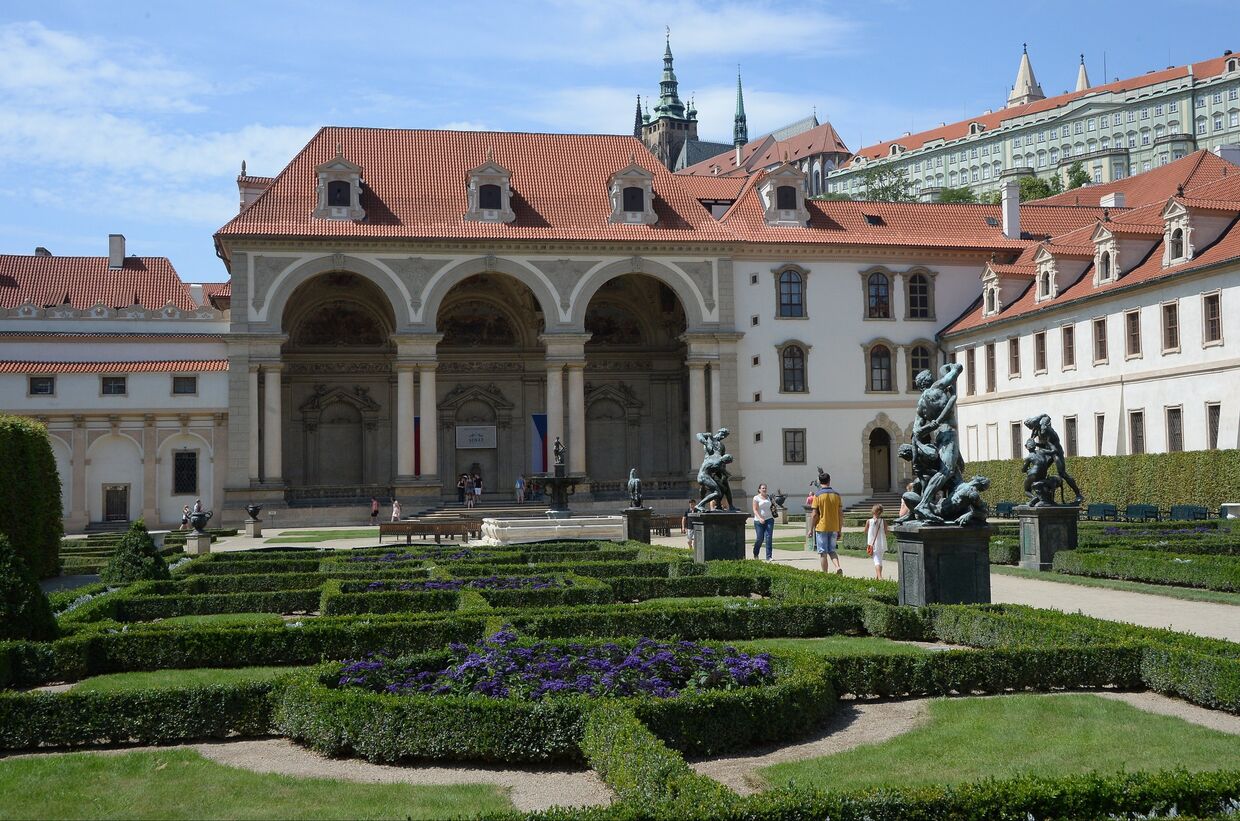 Здание Сената Чехии в Вальдштейнском саду