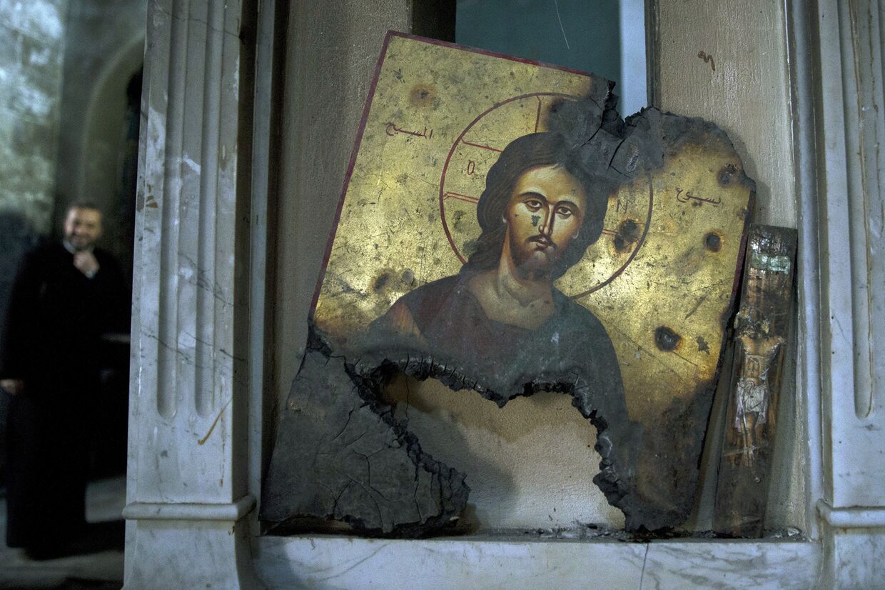 Полусоженная икона в греческой Православной Церкви в Сирии
