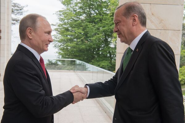 Президент РФ Владимир Путин и президент Турции Реджеп Тайип Эрдоган во время встречи. 3 мая 2017 Президент РФ Владимир Путин и президент Турции Реджеп Тайип Эрдоган во время встречи. 3 мая 2017