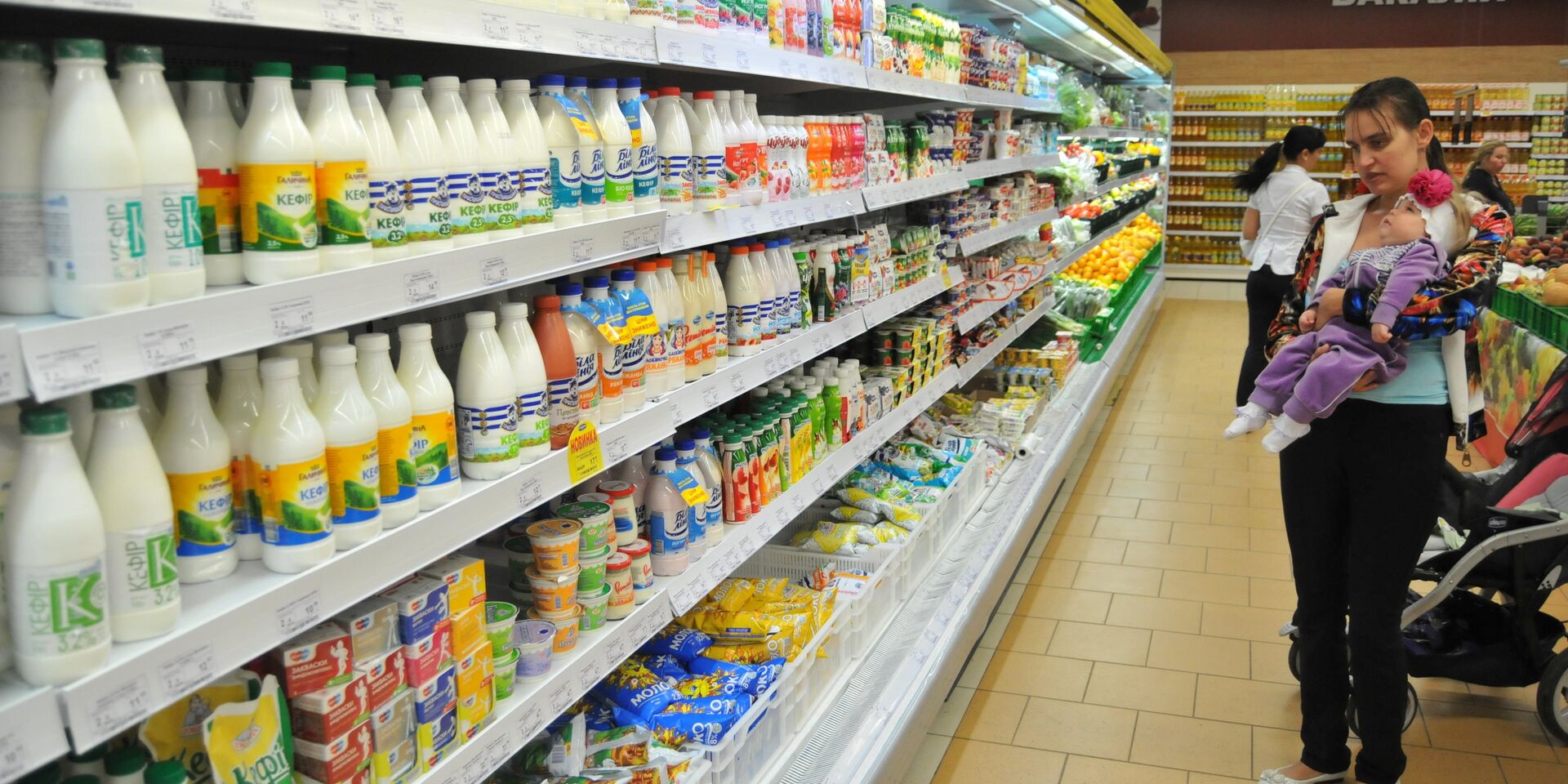 Полки с украинской молочной продукцией в одном из львовских магазинов - ИноСМИ, 1920, 07.07.2022