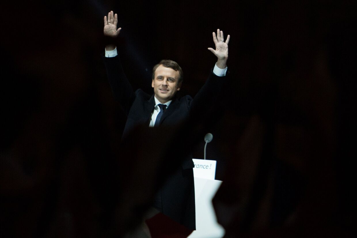Лидер движения En Marche Эммануель Макрон, победивший на президентских выборах во Франции, во время своей победной речи перед Лувром в Париже