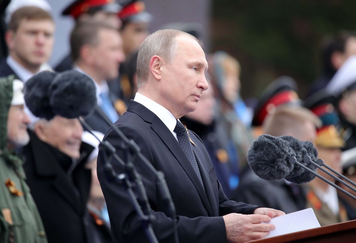 Президент РФ - Верховный главнокомандующий вооружёнными силами РФ Владимир Путин