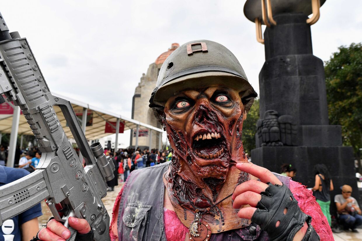 Участник Зомби-моб в Мексике