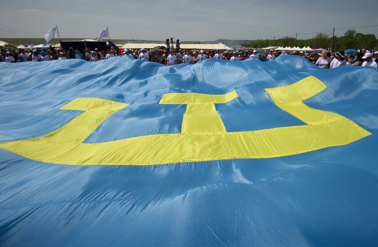 Участники празднования крымско-татарского праздника «Хыдырлез» в Крыму