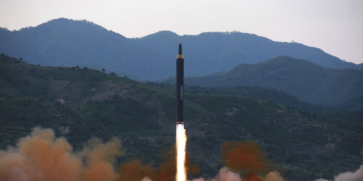 Запуск баллистической ракеты «Хвасонг-12» в Северной Корее