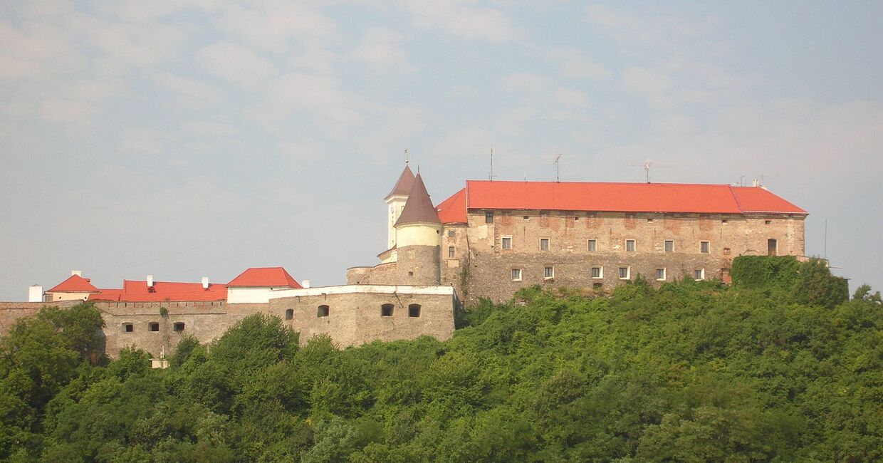 Замок Паланок в город Мукачево, Украина