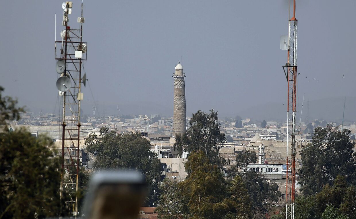Вид на восточную часть Мосула и мечеть Аль-Нури