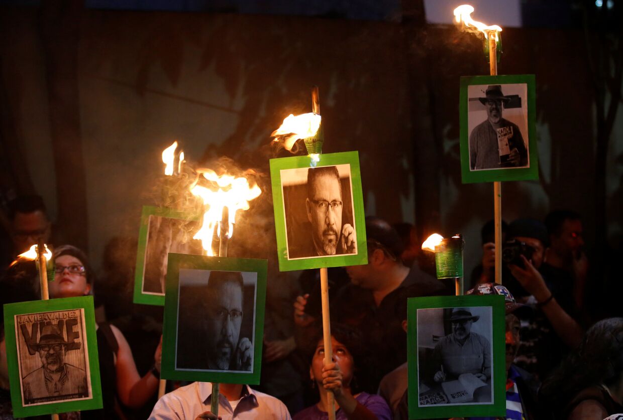 Акция протеста против убийства журналиста Хавьера Вальдеса