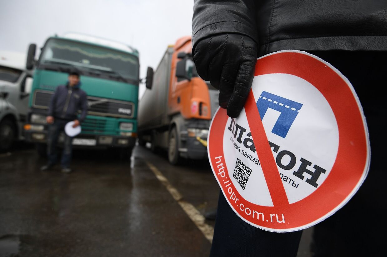 Протестная акция дальнобойщиков против системы Платон на Горьковском шоссе Ногинского района Московской области