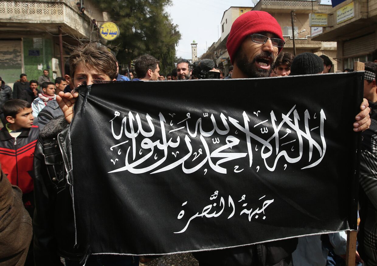 Противники президента Сирии Башара Асада во время демонстрации в городе Кафранбель