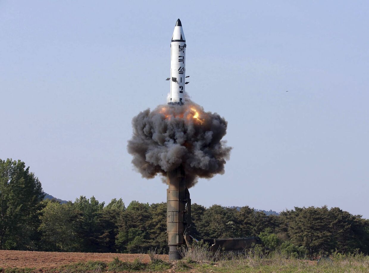 Пуск ракеты Пуккыксон-2 в Северной Корее