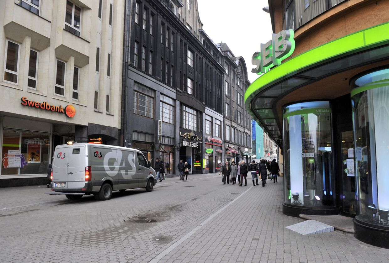 Филиалы крупнейших банков Латвии (Swedbank и SEB) в центре Риги