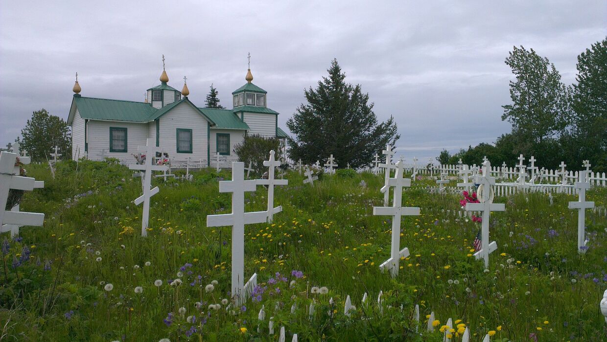 Церковь Преображения Господня и сельское кладбище в дер. Нинильчик