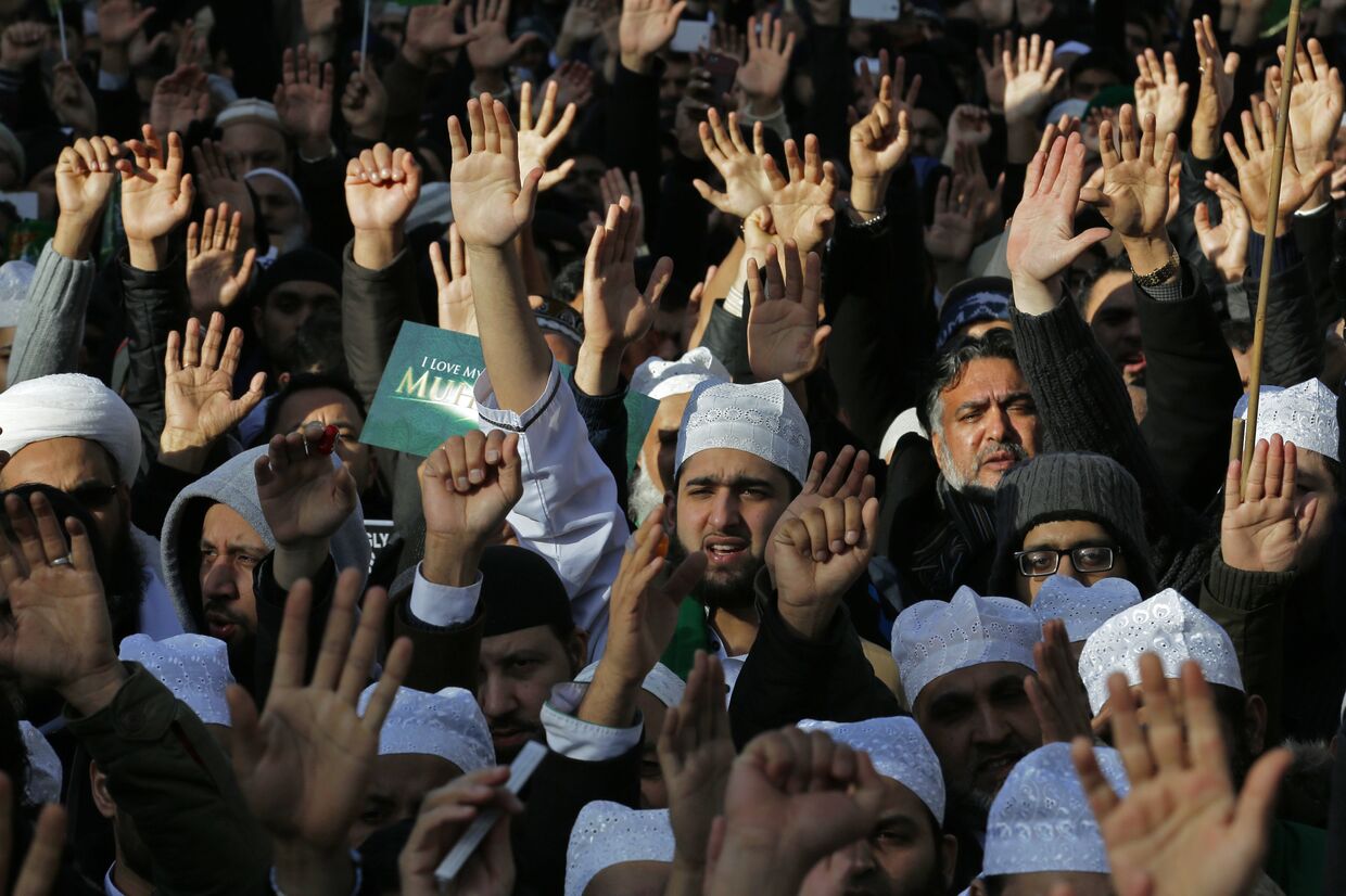 Акция протеста мусульман возле Даунинг-стрит в Лондоне