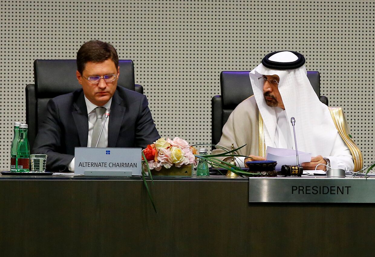 Министр энергетики России Александр Новак и министр энергетики Саудовской Аравии и президент конференции ОПЕК Халид Аль-Фалих
