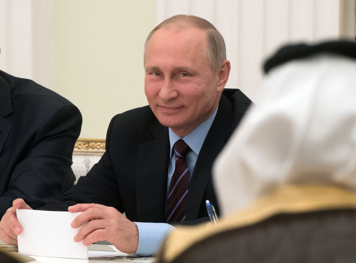 Встреча президента РФ Владимира Путина и заместителья наследного принца Саудовской Аравии Мухаммада ибн Салман Аль Сауда. 30 мая 2017