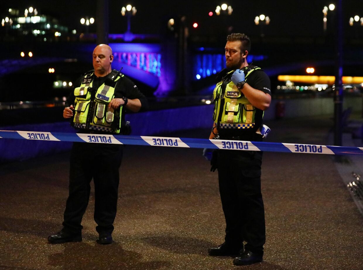 Полиция на месте происшествия на Лондонском мосту. 3 июня 2017