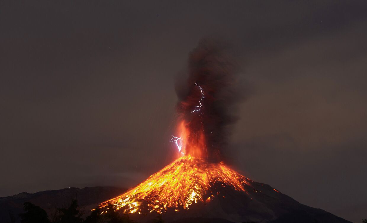 Извержение вулкана Комала в Мексике