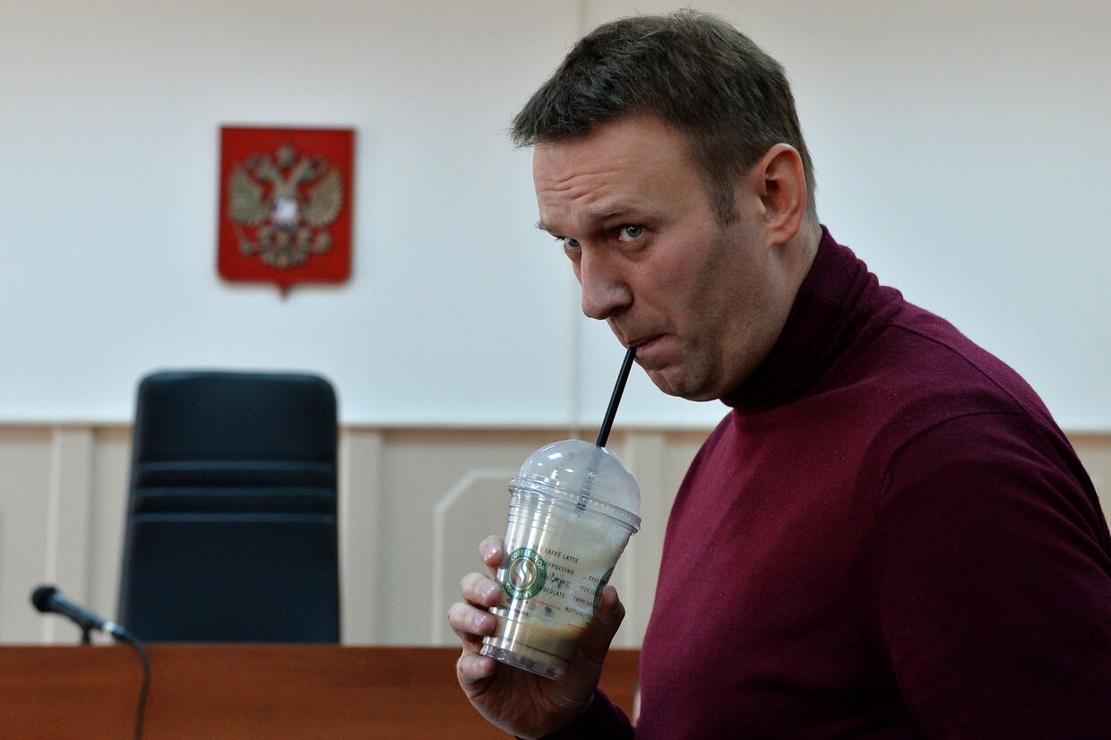 Оппозиционный политик Алексей Навальный во время рассмотрения ходатайства следствия о его домашнем аресте в Басманном суде Москвы. 2014 год