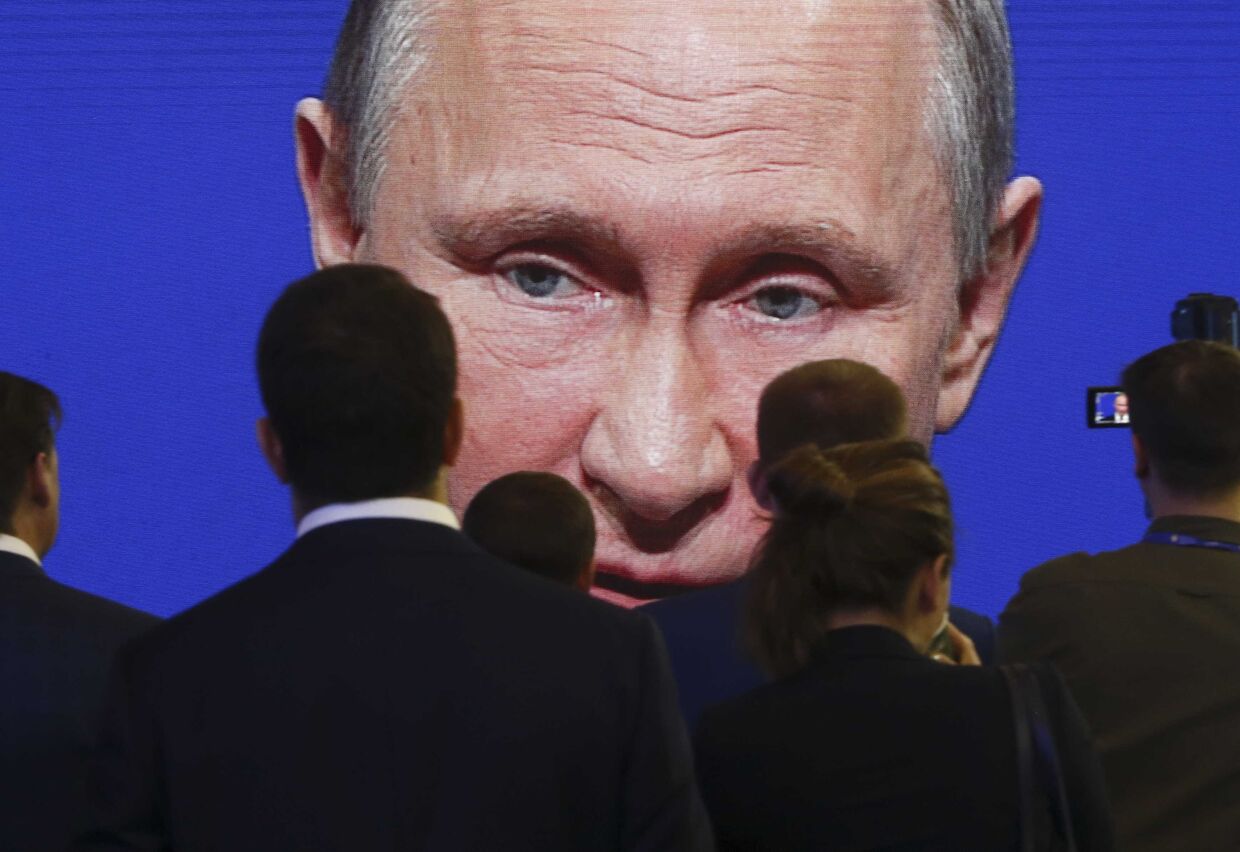Трансляция выступления президента РФ Владимира Путина на пленарном заседании Петербургского международного экономического форума 2017